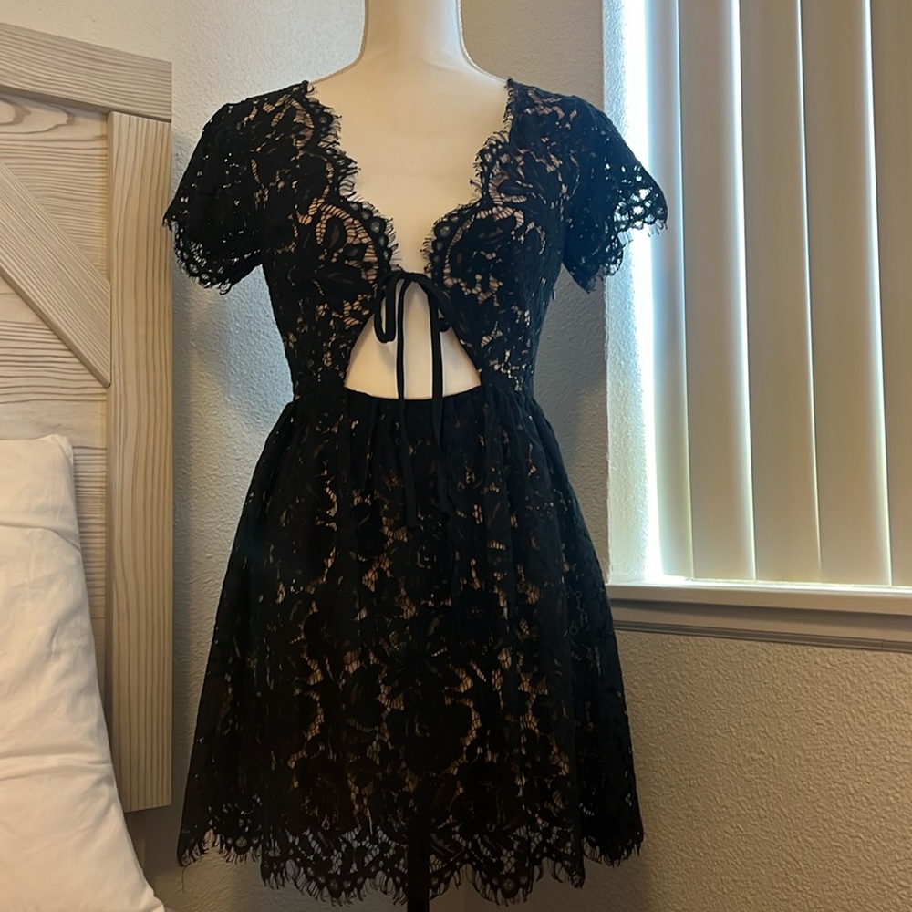 Preloved black lace front tie dress 🔥